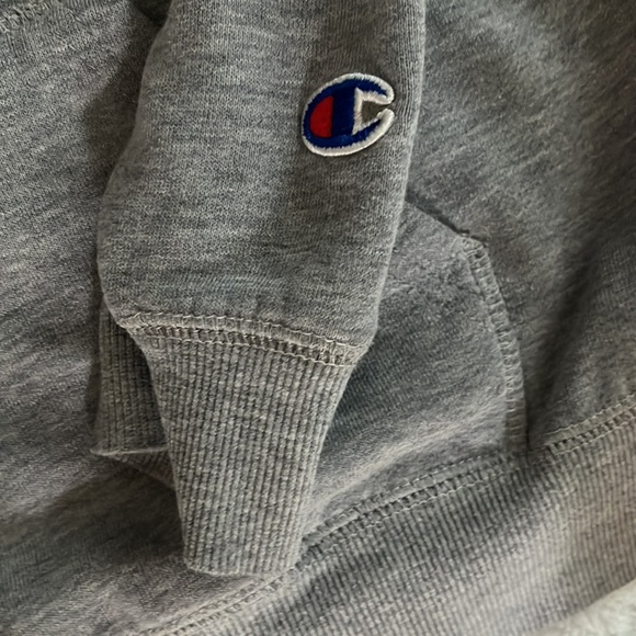 BIG KIDS' Champion FRENCH TERRY SWEATSHIRT, CLASSIC SCRIPT in Heather Gray. - Picture 3 of 8